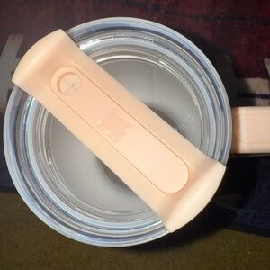 Limited edition, donut colored Stanley. Brand new.